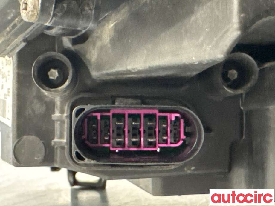 Frontlykt høyre xenon til Škoda Superb 2008-2015 (Type II)  (SKODA|3T1941018H|1ZS011314-10|3T1941016H)