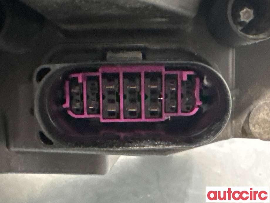 Frontlykt venstre xenon til Škoda Superb 2008-2015 (Type II)  (SKODA|3T1941017H|1ZS011314-09|3T1941015H)