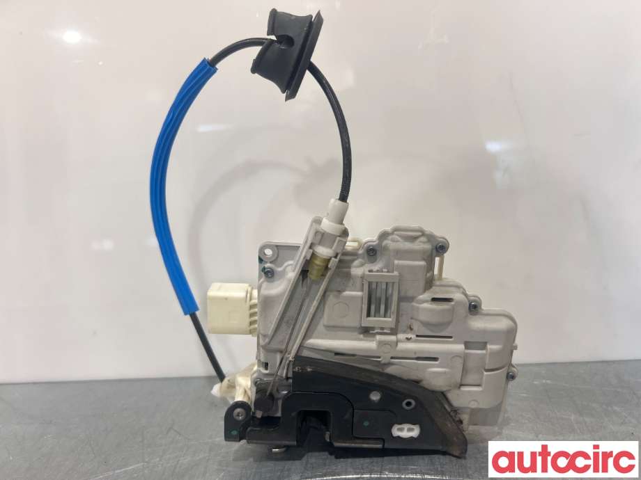 Låsekasse høyre foran til Audi A4 2007-2014 (Type IV) (B8) (B8) (AUDI|8J1837016A|)