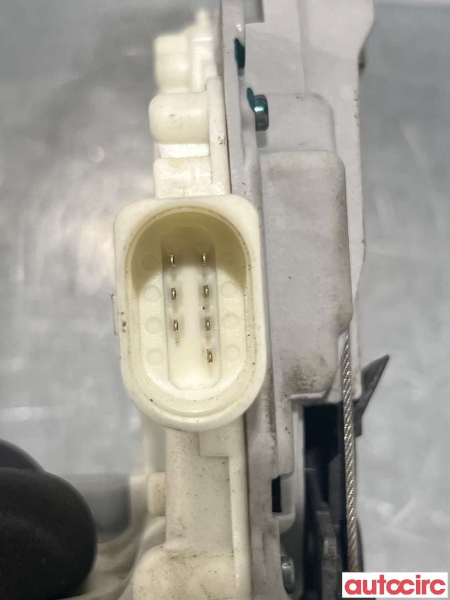 Låsekasse høyre foran til Audi A4 2007-2014 (Type IV) (B8) (B8) (AUDI|8J1837016A|)