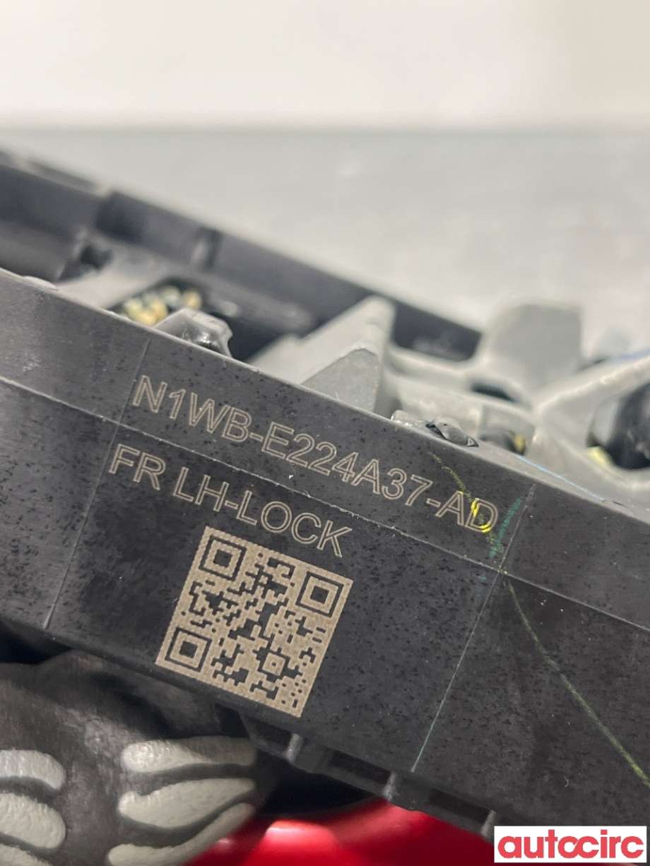 Dørhåndtak utv venstre foran til Ford Ranger / Ranger Raptor 2015-2022  (FORD|2665483||N1WB-E224A37-AD)
