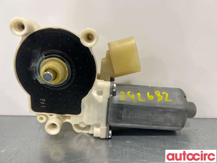 Ruteheis høyre foran til BMW 5-Serie 2003-2010 (E60/E61) (E60/E61) (BMW|67626981142|997748-100|6981142)