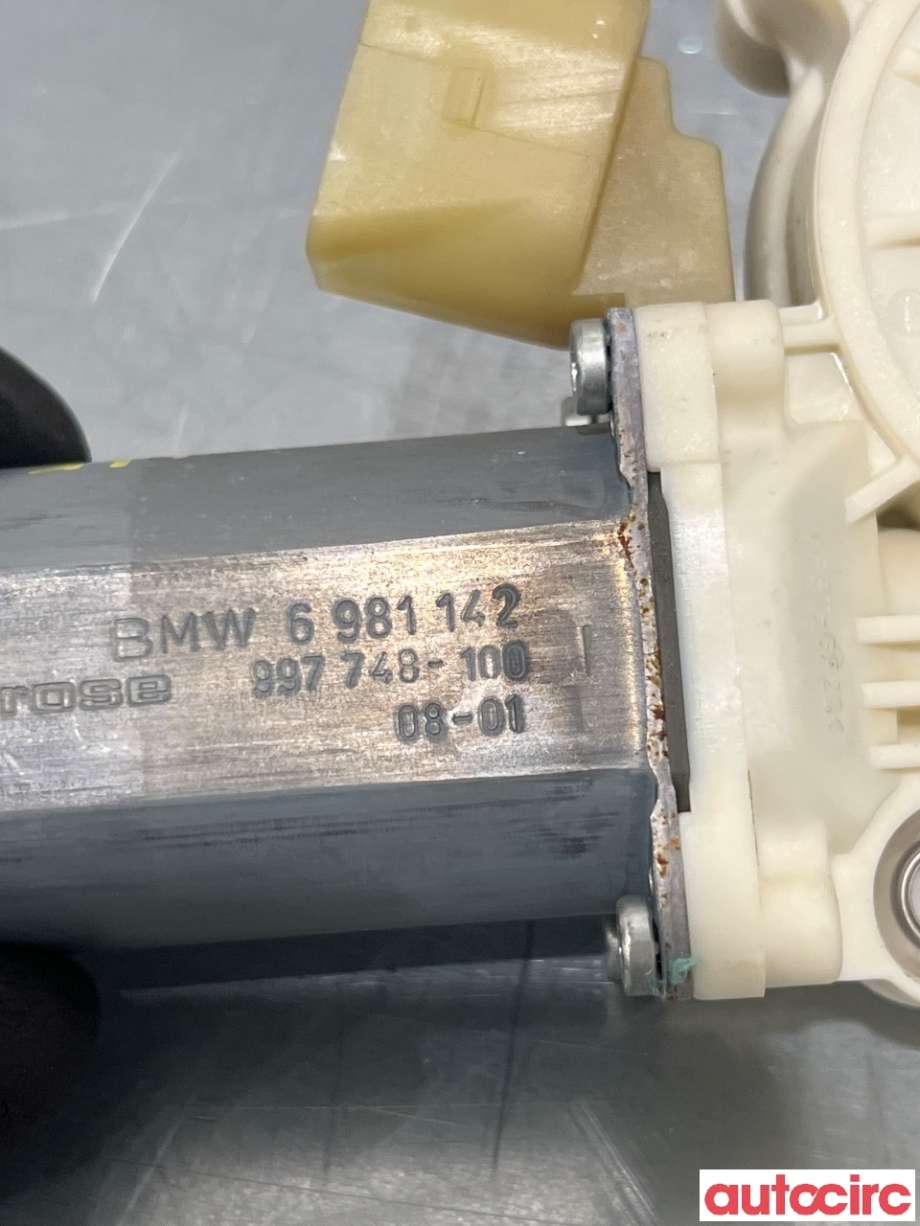 Ruteheis høyre foran til BMW 5-Serie 2003-2010 (E60/E61) (E60/E61) (BMW|67626981142|997748-100|6981142)
