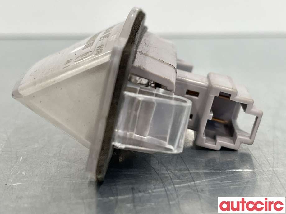 Skiltlys til Mitsubishi Outlander 2012-2015 (Type III, Fase 1)  (MITSUBISHI|8341A009)