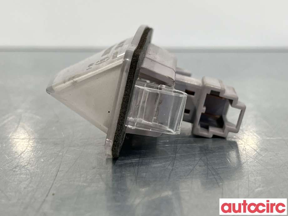 Skiltlys til Mitsubishi Outlander 2012-2015 (Type III, Fase 1)  (MITSUBISHI|8341A009)