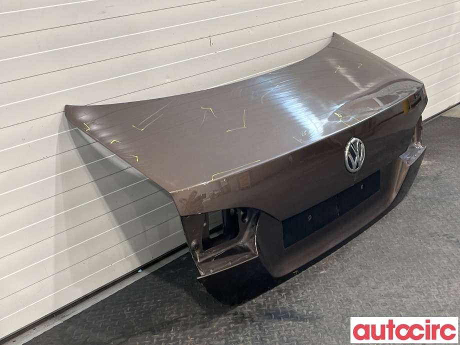 Bakluke sedan til VW Jetta 2011-->> (VOLKSWAGEN|5C6827025A)