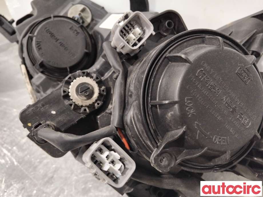 Frontlykt høyre xenon til Mitsubishi Outlander 2012-2015 (Type III, Fase 1)  (MITSUBISHI|8301C204|)