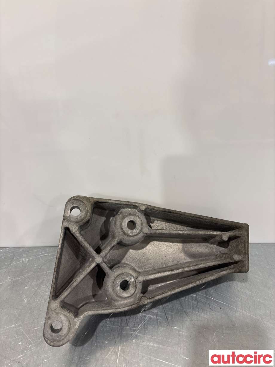 Motorfeste til BMW 3-Serie 2012-2018 (F30/F31/F34) (F30/F31/F34) (BMW|22116788609|685729)