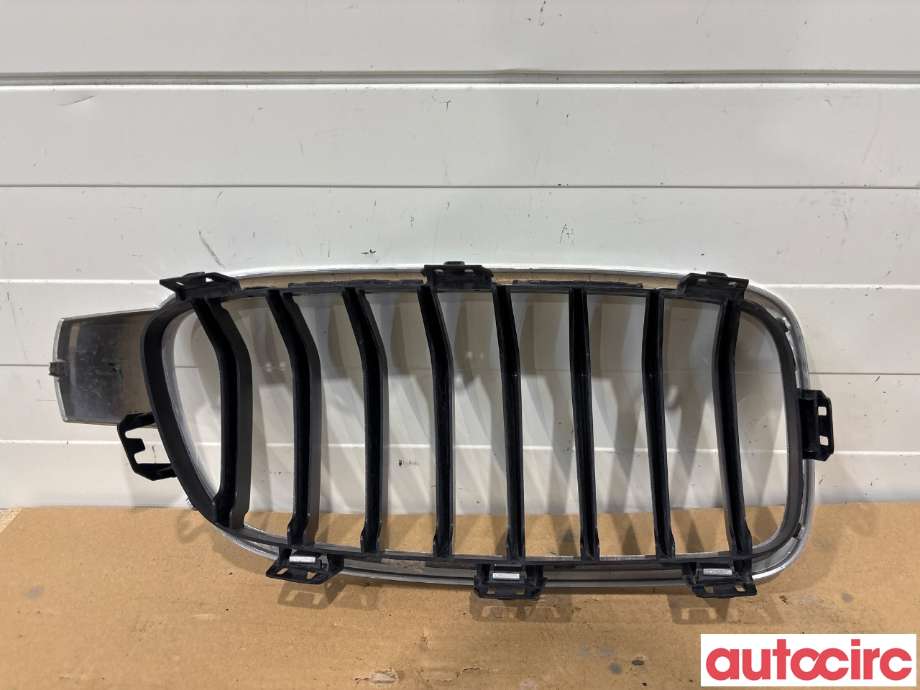 Grill venstre til BMW 3-Serie 2012-2018 (F30/F31/F34) (F30/F31/F34) (BMW|51137255411|)