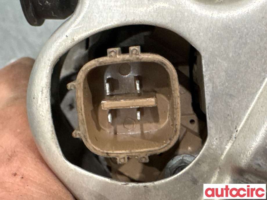 Dynamo til Toyota Hiace 2007-2012 (Fase 3)  (TOYOTA|2706030151|)