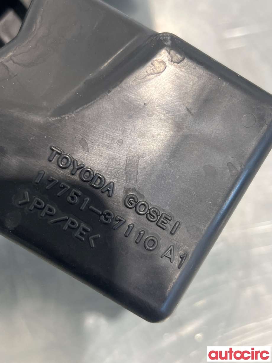 Diverse deler til Toyota Prius 2016-2023 (Type IV) (combi) (combi) (TOYOTA|1775137110||17751-37110)