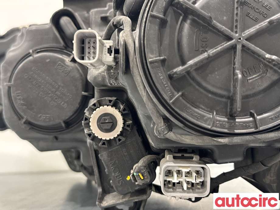 Frontlykt høyre halogen til Mitsubishi Outlander 2015-->> (Type III, Fase 2) (MITSUBISHI|8301C864|)