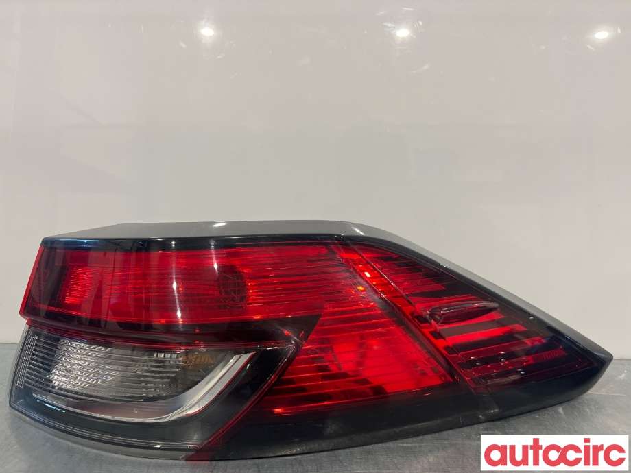 Baklykt høyre til Toyota Corolla Cross 2022-->> (TOYOTA|8155116700|)