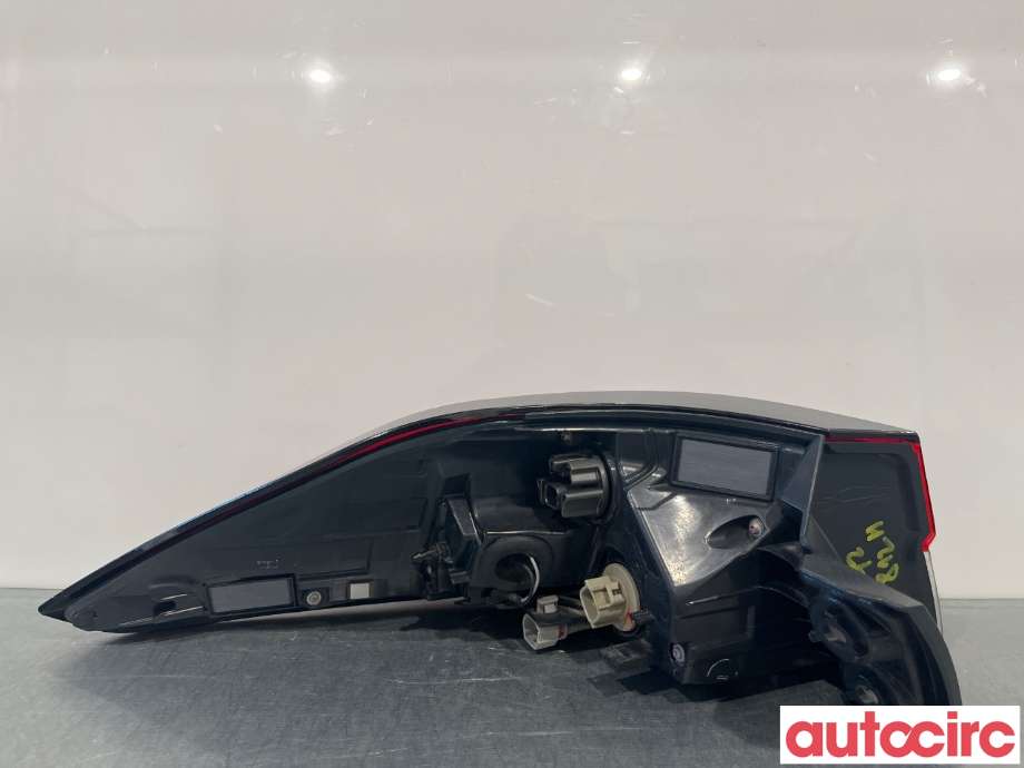 Baklykt høyre til Toyota Corolla Cross 2022-->> (TOYOTA|8155116700|)