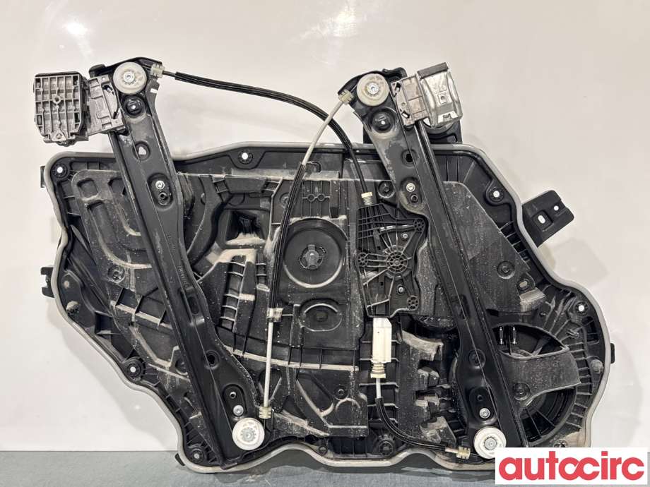 Ruteheis til Tesla Model Y 2021-2024 (Type I)  (TESLA|1526805-00-C||1495509-97-E)