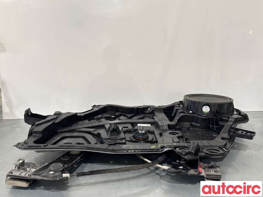 Ruteheis til Tesla Model Y 2021-2024 (Type I)  (TESLA|1526805-00-C||1495509-97-E)