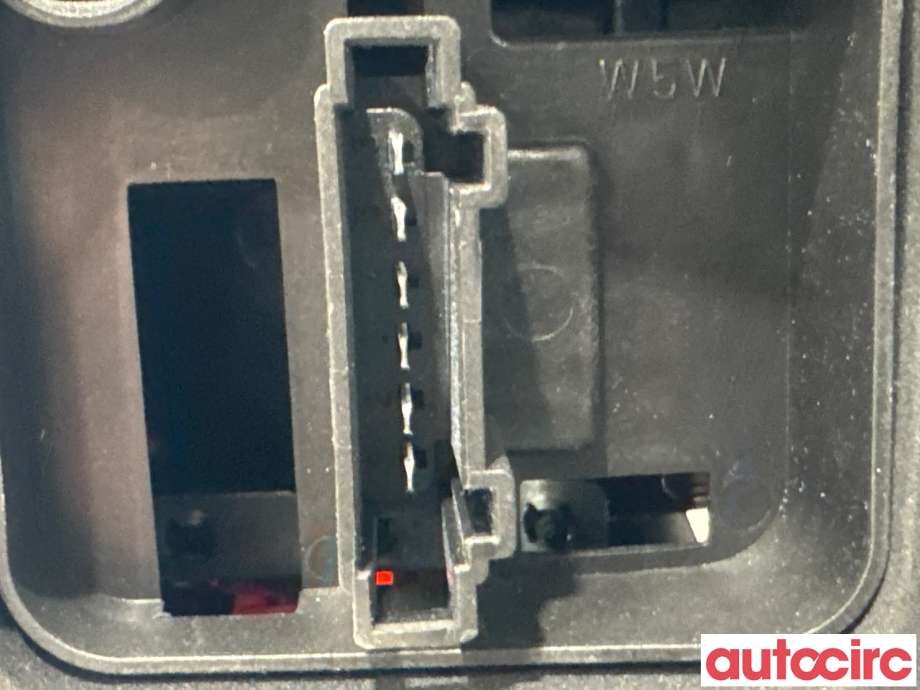 Baklykt venstre til VW Polo 2009-2014 (Type V, Fase 1)  (VOLKSWAGEN|6R0945095AH|)