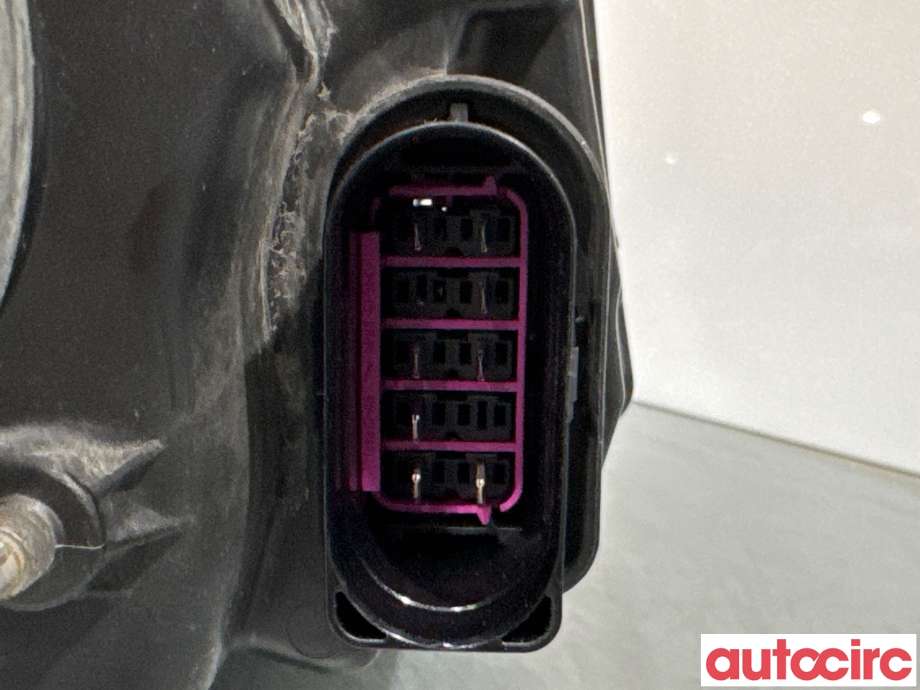 Frontlykt venstre halogen til VW Polo 2009-2014 (Type V, Fase 1)  (VOLKSWAGEN|6R1941007F|1EE247051-01)