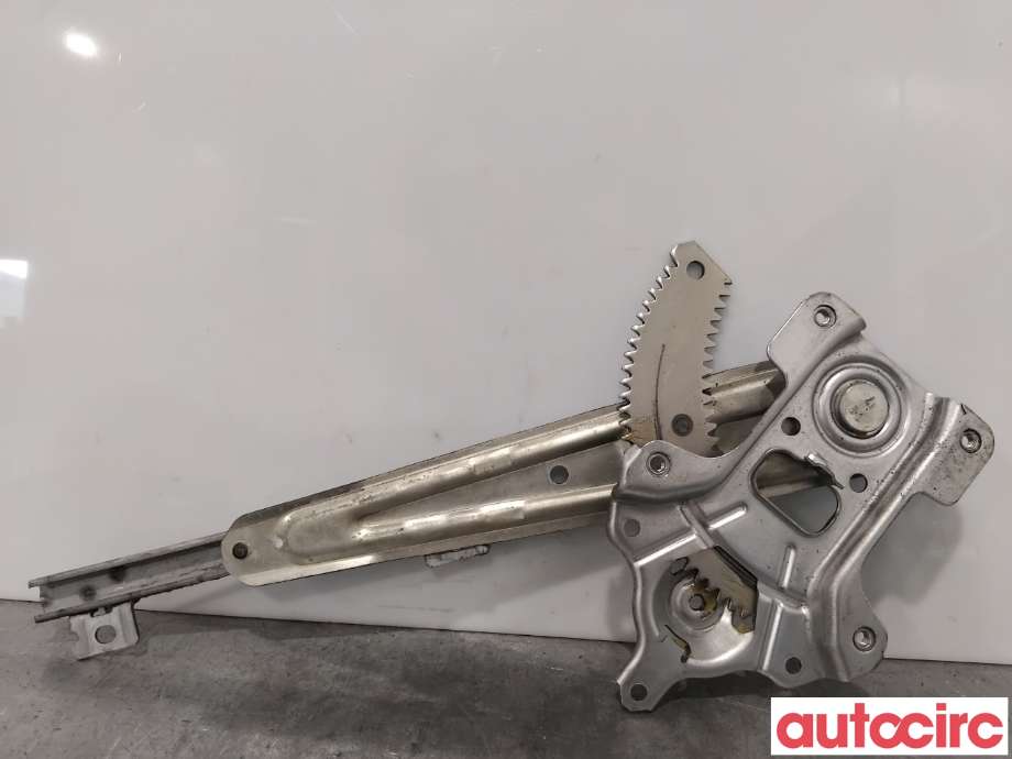 Ruteheis til Mitsubishi Outlander 2010-2012 (Type II, Fase 2)  (MITSUBISHI|5743A049|)