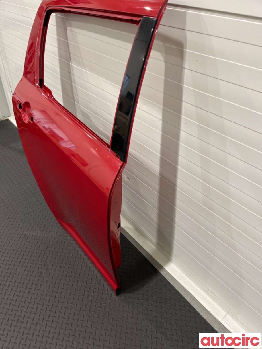 Dør høyre bak til Suzuki Swift 2005-2010  (SUZUKI|68003-63J00|)