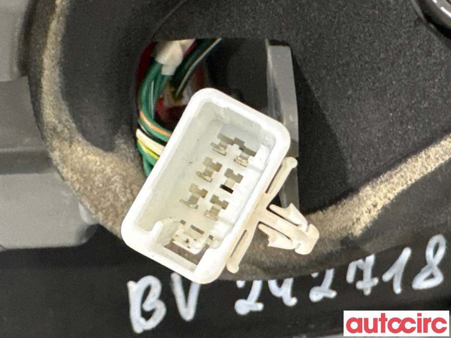Baklykt venstre til Toyota Prius +7 2012-2020 (Type III) (stasjonsvogn) (stasjonsvogn) (TOYOTA|8156147180|)