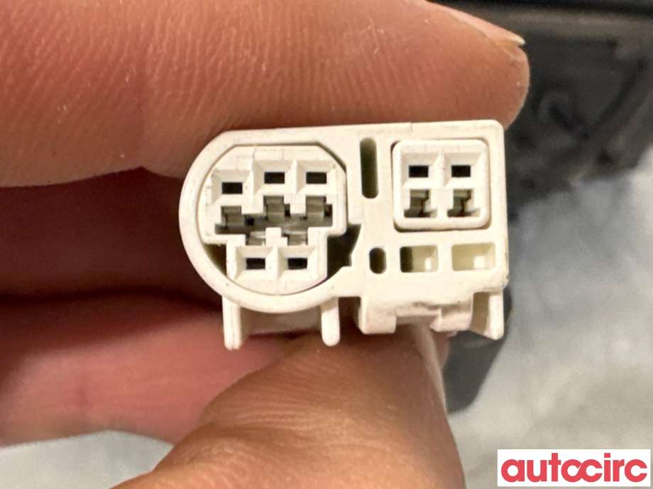 Speil høyre til Toyota Yaris 2014-2020 (Type III, Fase 2)  (TOYOTA|879100D580|)