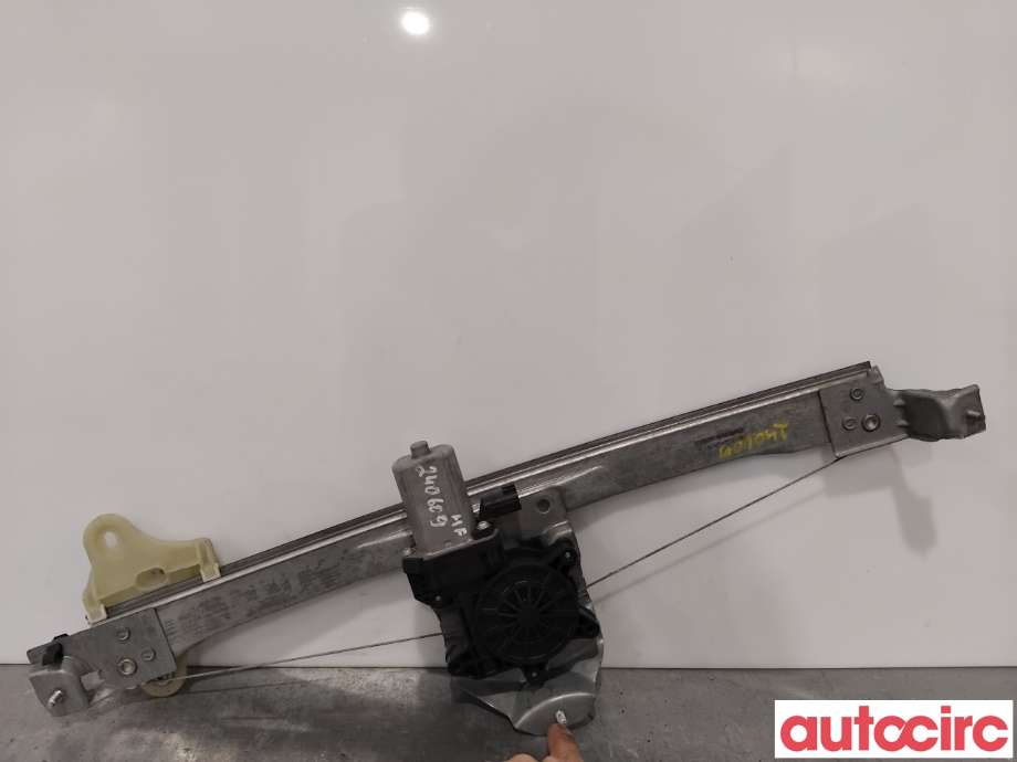 Ruteheis høyre foran til Renault Captur, 2013-2020 (Type I)  (RENAULT|807200713R)