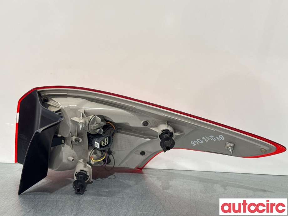 Baklykt venstre til Ford Focus 2014-2018 (Type III, Fase 2)  (FORD|2033124||F1EB-13405-EB)