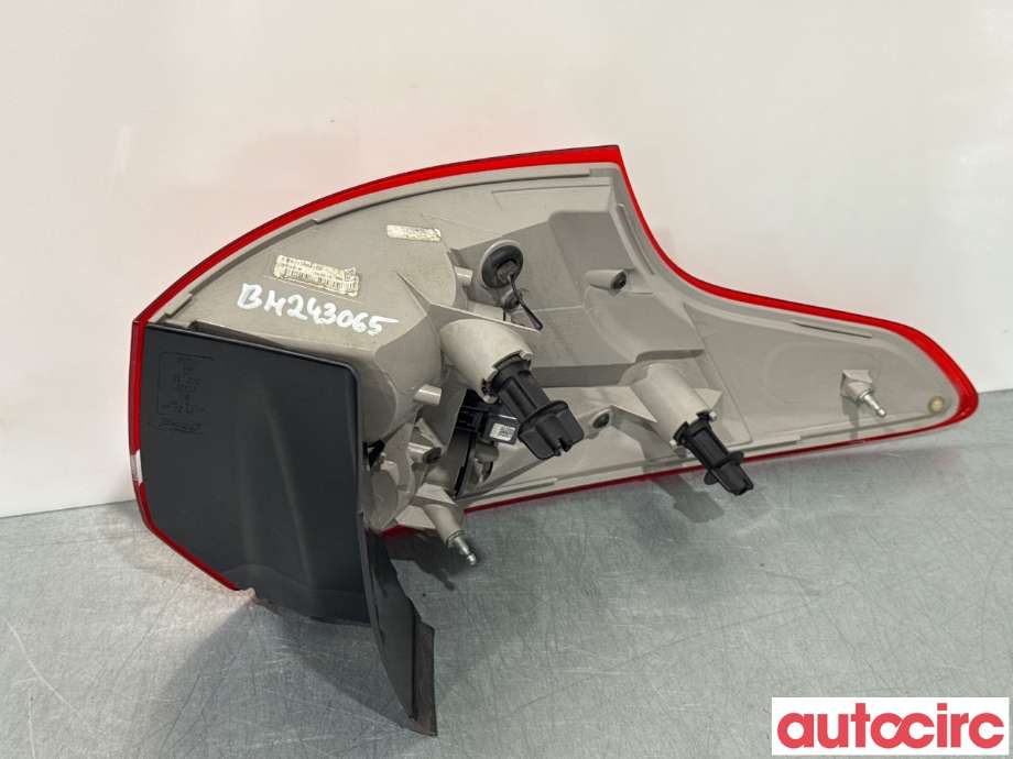 Baklykt høyre til Ford Focus 2014-2018 (Type III, Fase 2)  (FORD|2033122||F1EB-13404-EB)
