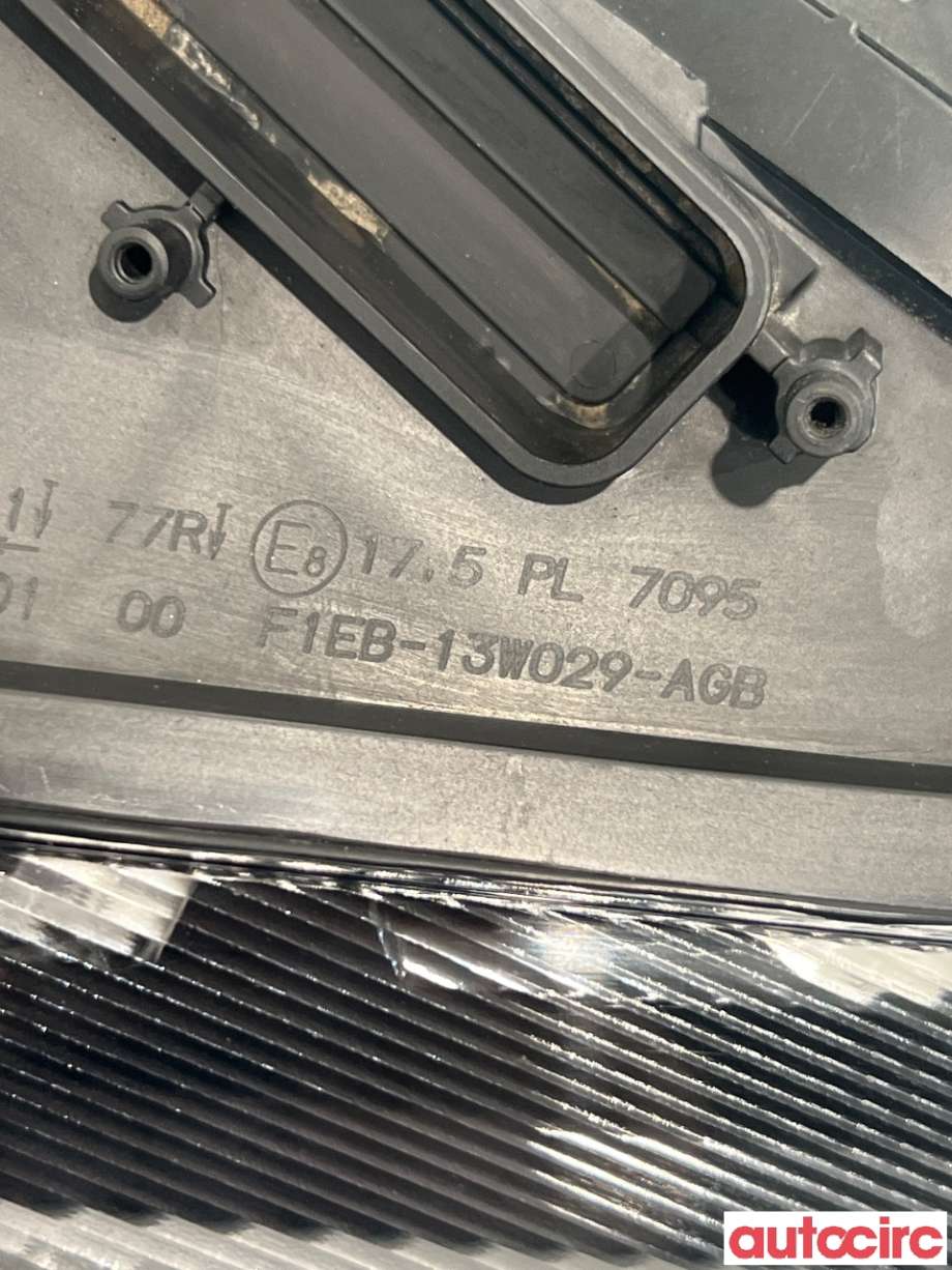 Frontlykt høyre halogen til Ford Focus 2014-2018 (Type III, Fase 2)  (FORD|2060592||F1EB-13W029-AGB)