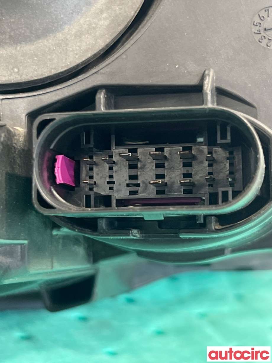 Frontlykt venstre halogen til Ford Focus 2014-2018 (Type III, Fase 2)  (FORD|2063541||F1EB-13W030-AGB)
