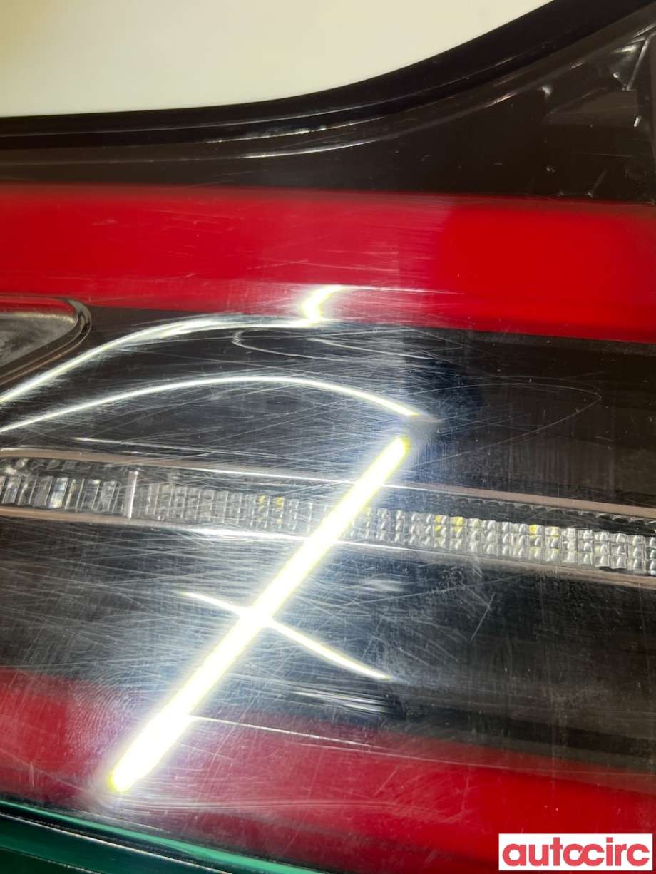 Baklykt venstre indre til Tesla Model X 2016-->>  (TESLA|1034338-00-B)