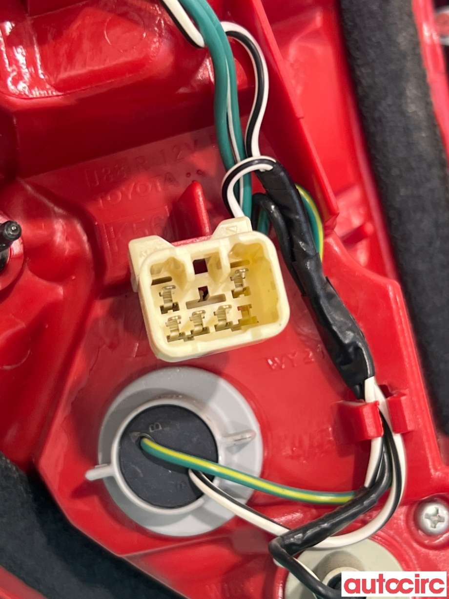 Baklykt høyre til Toyota RAV4 2006-2009 (Type III, Fase 1)  (TOYOTA|8155142091|)
