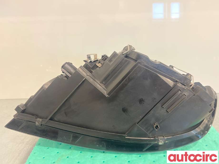 Frontlykt høyre halogen til Volvo V50 2004-2007 (Fase 1)  (VOLVO|30698890|0301198274)