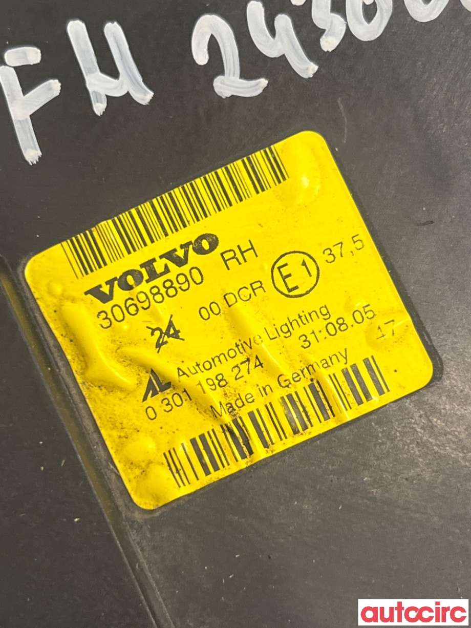 Frontlykt høyre halogen til Volvo V50 2004-2007 (Fase 1)  (VOLVO|30698890|0301198274)