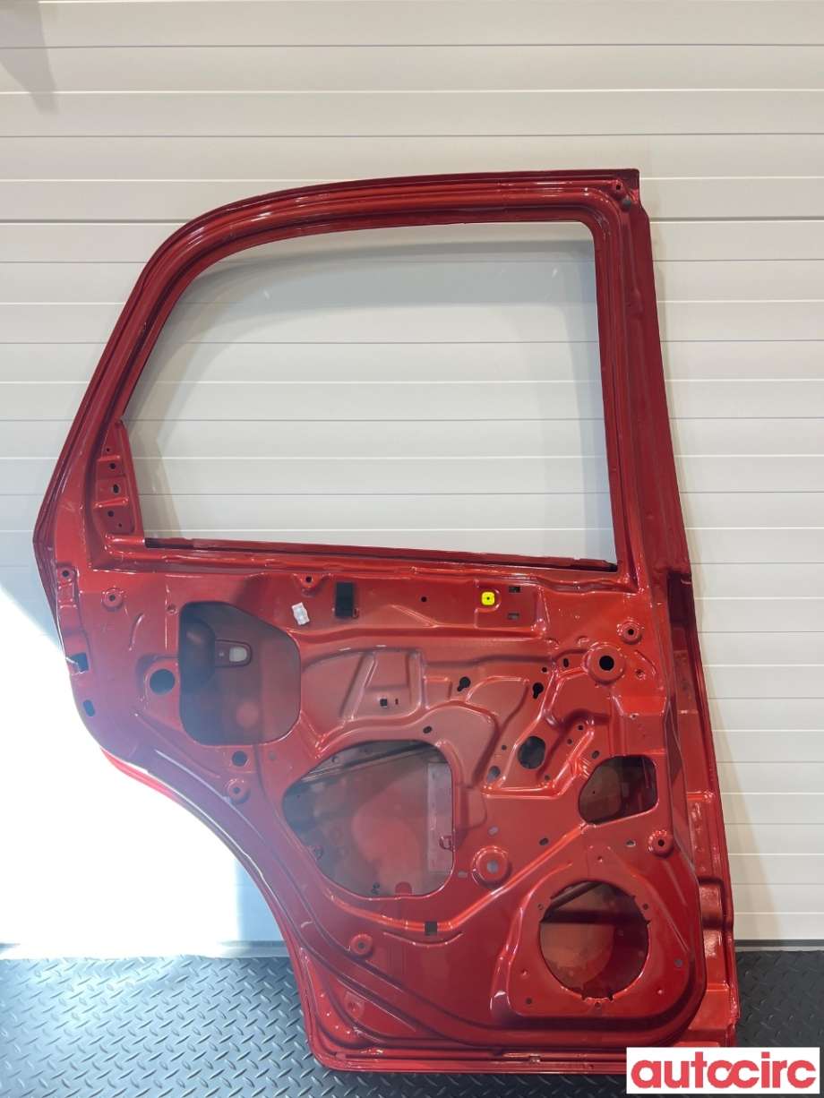 Dør venstre bak til Suzuki SX4 2006-2009 (Type I, Fase 1)  (SUZUKI|6800479J00)