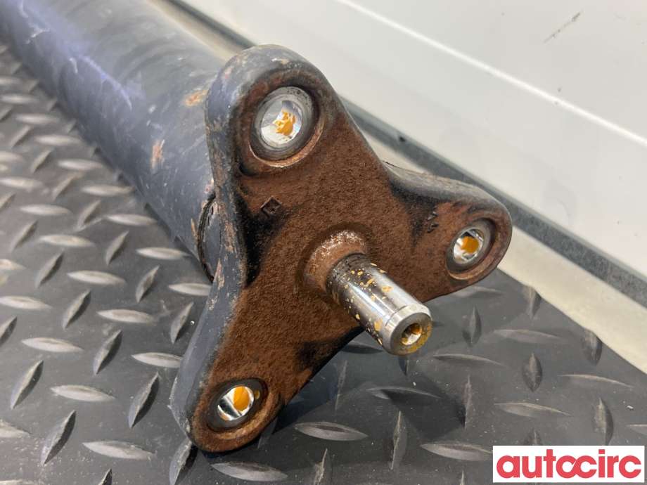 Mellomaksel til BMW 5-Serie 2010-2017 (F10/F11) (F10/F11) (BMW|26107614687)