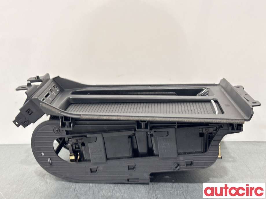 Dashbord koppholder til Audi e-tron 2018-->>  (AUDI|4KE862533E|)