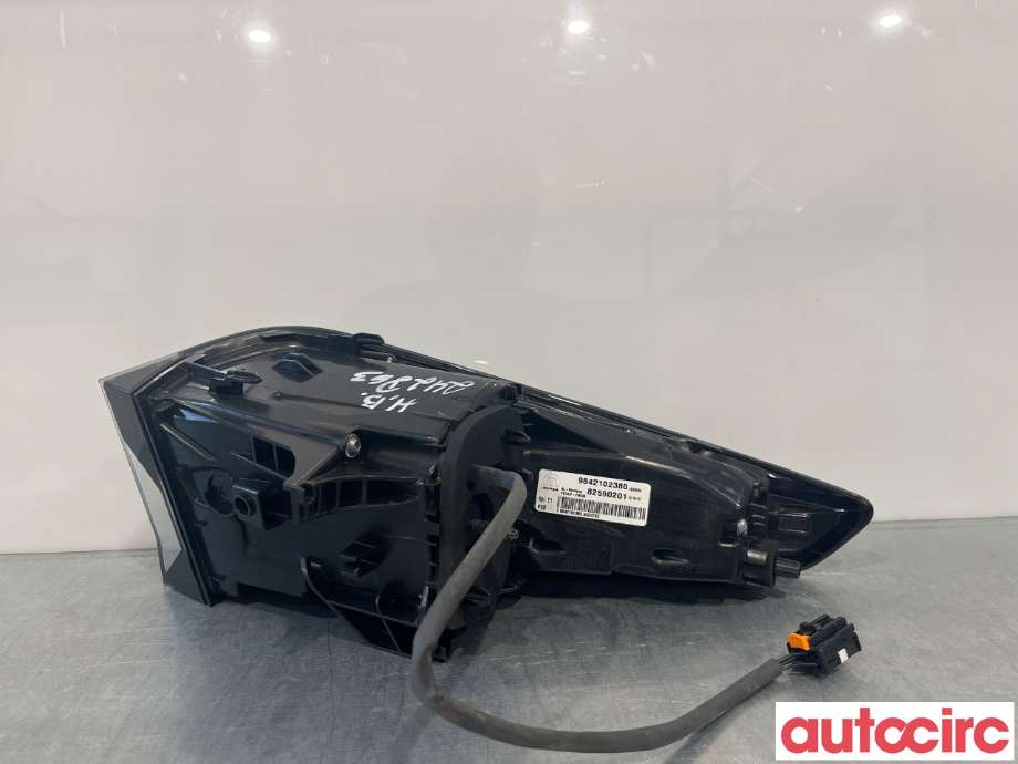 Baklykt høyre til Peugeot e-3008 2023-->>  (PEUGEOT|9842102380)