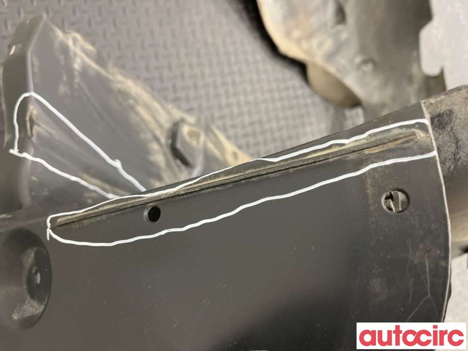 Skjerm locari høyre foran til Peugeot 208 2012-2019 (Type I)  (PEUGEOT|9673768780|)