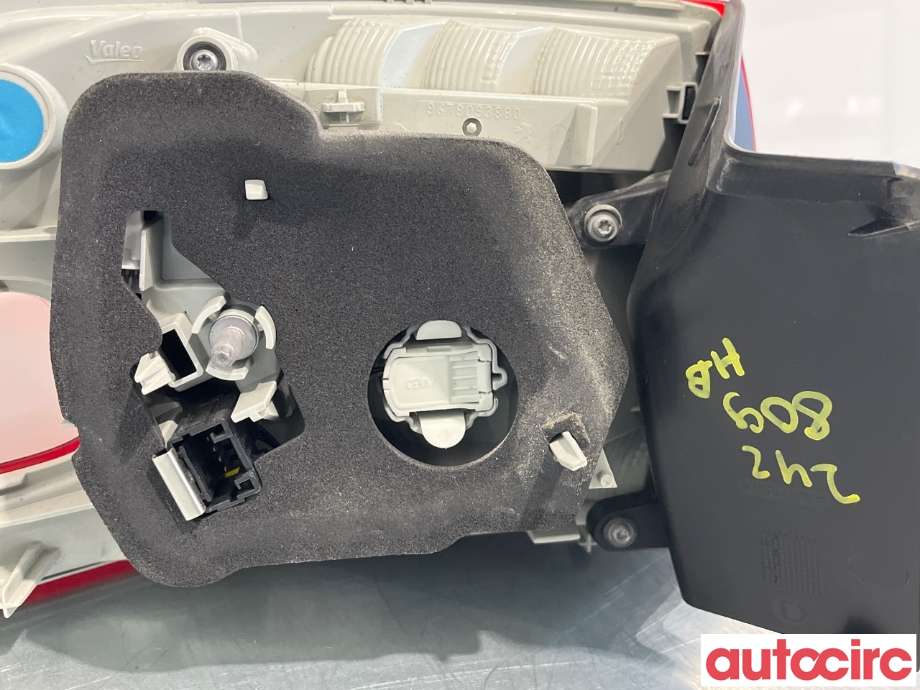 Baklykt høyre til Peugeot 308 2013-2021 (Type II)  (PEUGEOT|9678093880)