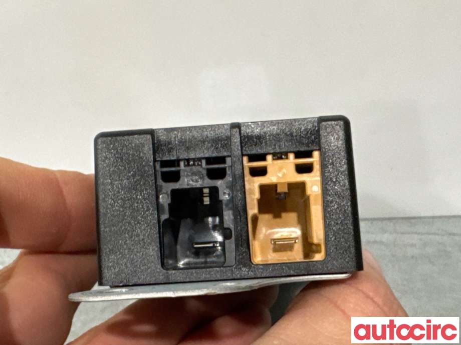 Antenne forsterker til VW Golf VI 2008-2012 (VOLKSWAGEN|5M0035570B|)