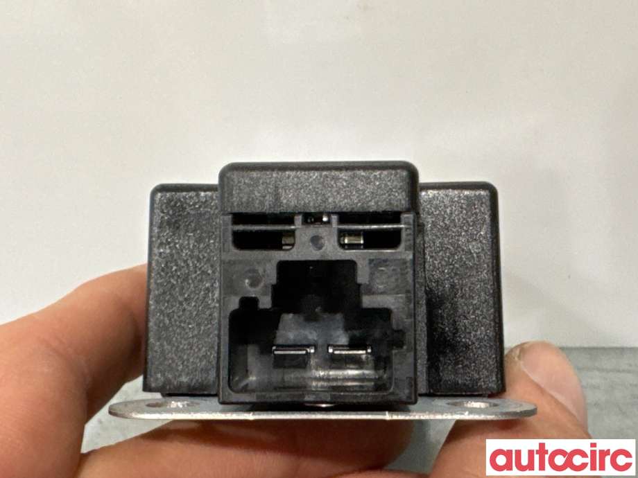 Antenne forsterker til VW Golf VI 2008-2012 (VOLKSWAGEN|5M0035570B|)