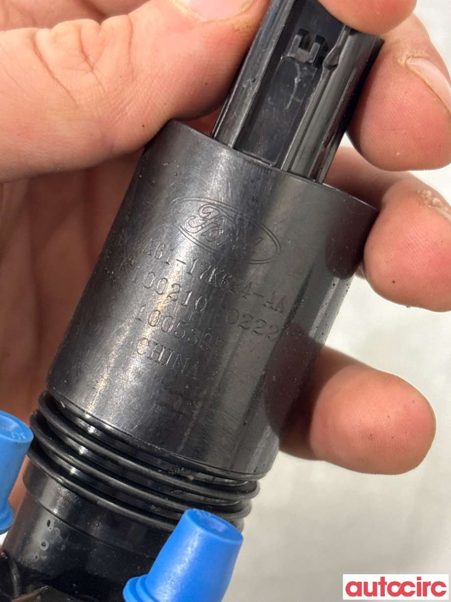 Spylerpumpe foran til Ford B-Max 2012-2017  (FORD|2022321|8A61-17K624-AB)