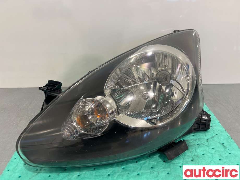 Frontlykt venstre halogen til Toyota Aygo, 2005-2014 (Type I)  (TOYOTA|811700H011)
