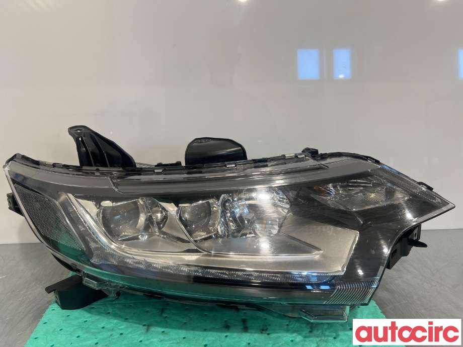 Frontlykt høyre halogen til Mitsubishi Outlander, 2015-->> (Type III, Fase 2)  (MITSUBISHI|8301C864)