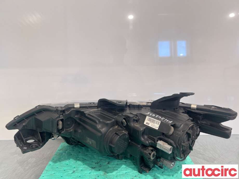 Frontlykt høyre halogen til Mitsubishi Outlander 2015-->> (Type III, Fase 2)  (MITSUBISHI|8301C864|)