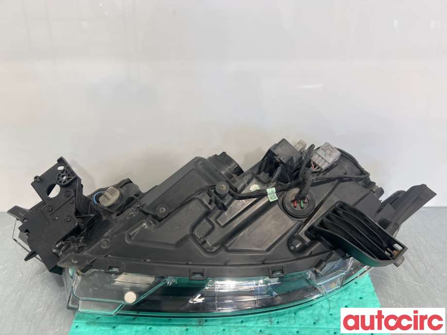 Frontlykt høyre halogen til Mitsubishi Outlander 2015-->> (Type III, Fase 2)  (MITSUBISHI|8301C864|)
