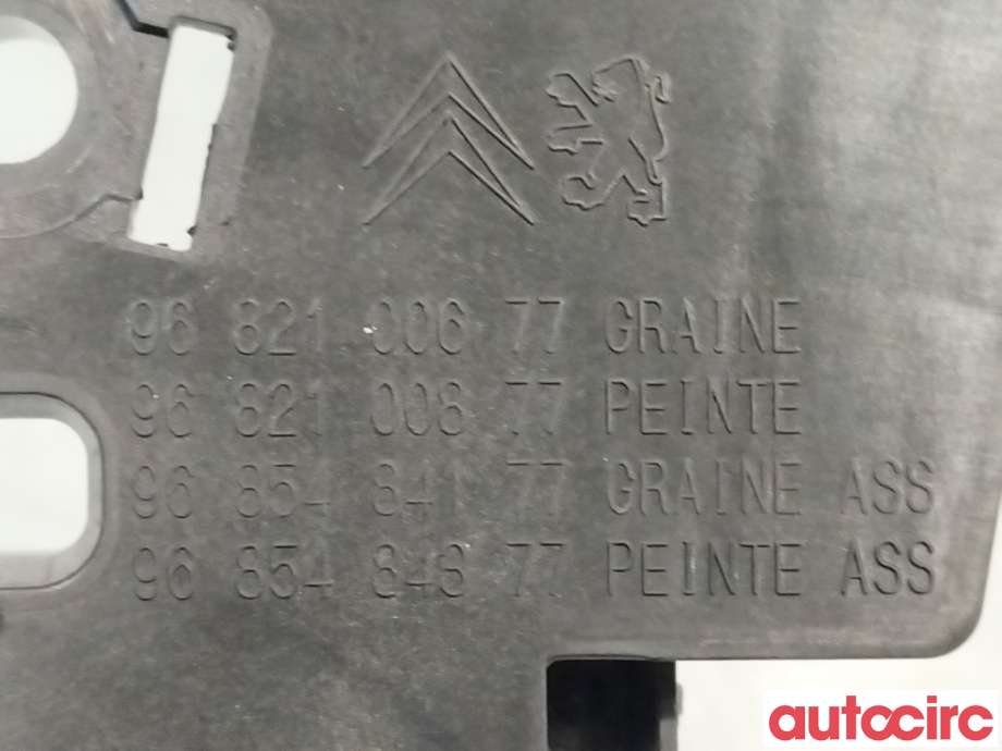 Diverse deler til Peugeot Partner 2015-2019 (Type II, Fase 2)  (PEUGEOT|9144F2|9682100677)