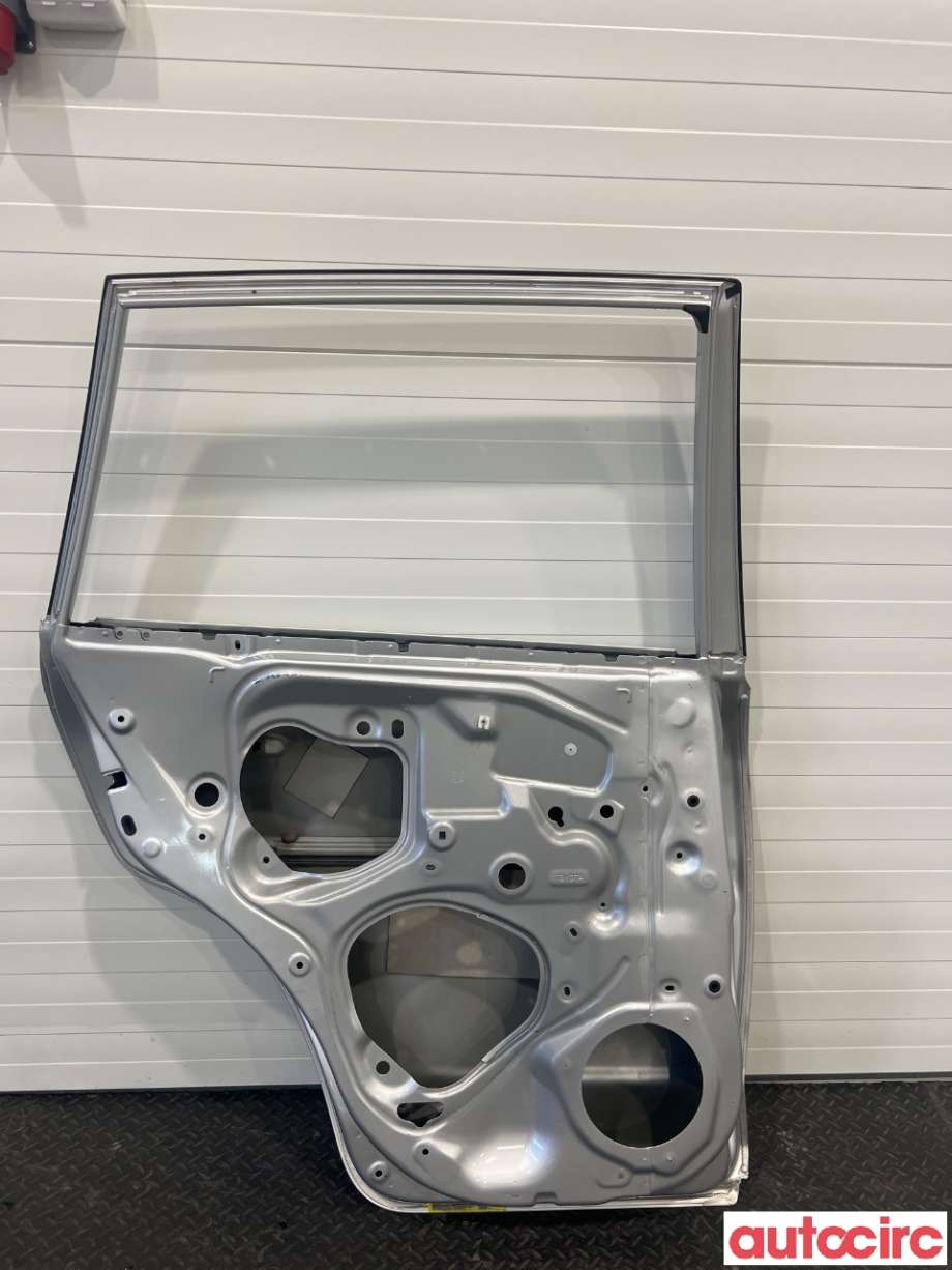 Dør venstre bak til Toyota RAV4 2006-2009 (Type III, Fase 1)  (TOYOTA|6700442120|)